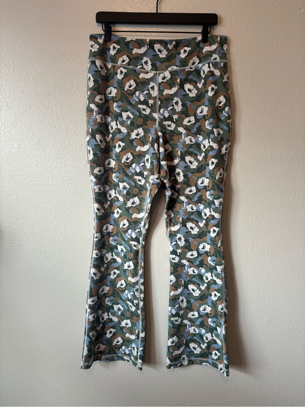 Daily Practice Assemble Flare Leggings